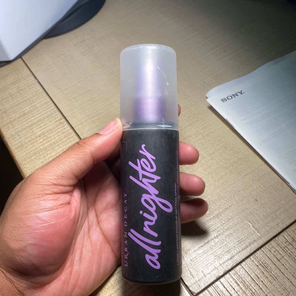URBAN DECAY All nighter setting spray 4 FL Oz. Never used!! Absolute Steal